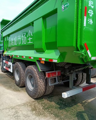 庫(kù)存重汽汕德卡后八輪渣土車(chē) 庫(kù)存重汽汕德卡后八輪渣土車(chē)