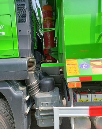 庫(kù)存重汽汕德卡后八輪渣土車(chē) 庫(kù)存重汽汕德卡后八輪渣土車(chē)