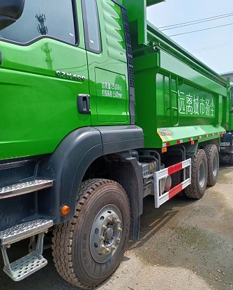 庫(kù)存重汽汕德卡后八輪渣土車(chē) 庫(kù)存重汽汕德卡后八輪渣土車(chē)