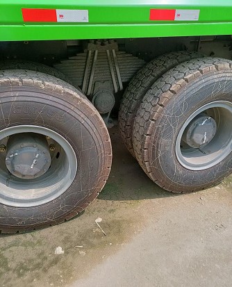 庫(kù)存重汽汕德卡后八輪渣土車(chē) 庫(kù)存重汽汕德卡后八輪渣土車(chē)